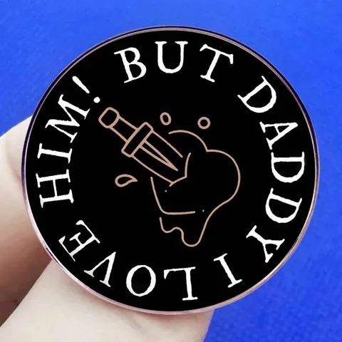 But Daddy I Love Him Letter Rond Emaille Pin Hart Dolk Patroon Legering Badge Mode Sieraden Accessoires Voor Kleding Tas