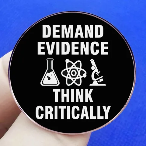 Moderne Legierung Runde Emaille Brosche Pin Demand Evidence Think Critically Wissenschaft Abzeichen Für Damen Herren Schule Büro Schmuck