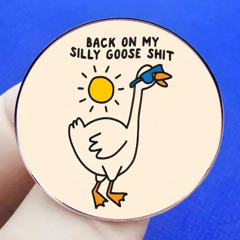 Διασκεδαστική Καρφίτσα Σμάλτου Silly Goose Στρογγυλή Καρφίτσα από Κράμα Με Σχέδιο Γυαλιά Ηλίου Σήμα Ζώου Καρτούν Κοσμήματα για Άνδρες Γυναίκες