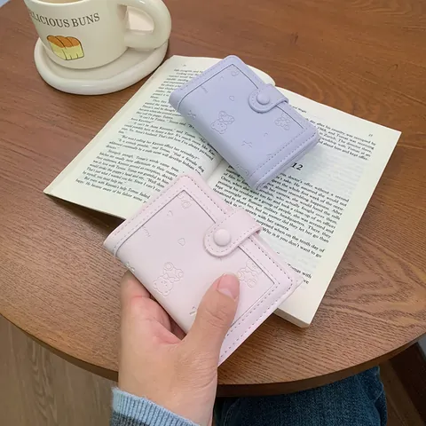 Simpatico Portafoglio Corto Triplo con Orso a Rilievo Donna in Pelle PU Multi Slot per Carte Portamonete Stile Coreano Dolce Mini Borsa