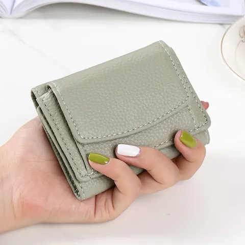 Portafoglio Corto Minimalista da Donna a 3 Pieghe in Pelle PU a Grana di Litchi con Slot per Carte e Tasca per Monete RFID