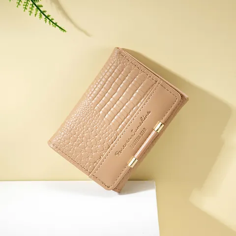 Portafoglio Corto in Pelle PU da Donna Triplo Piegamento Motivo a Coccodrillo Mini Portamonete Con Slot per Carte Decorazione Barra in Metallo Oro Borsa da Donna
