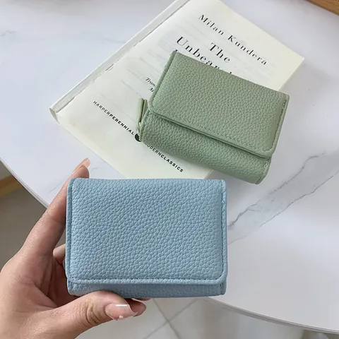 Portafoglio Donna Triplo in Pelle PU Granulosa Blocco RFID Grande Capacità Portamonete Corto Minimalista Porta Carte Clutch