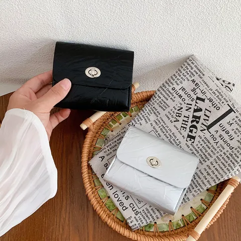 Portafoglio Corto in Pelle PU con Pieghe Vintage da Donna con Serratura a Girello in Metallo Porta Carte Minimalista