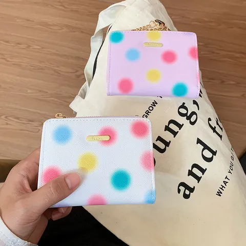 Portafoglio Corto in Pelle PU da Donna con Stampa a Pois Colorati Porta Carte con Cerniera Scomparto per Banconote Portamonete con Pendente a Catena in Metallo