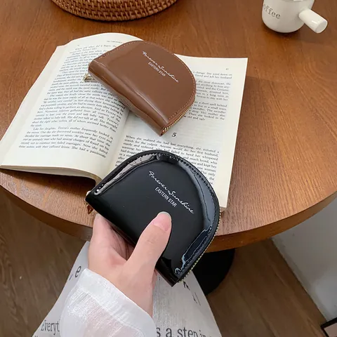 Portamonete da Donna in Pelle Verniciata a Semicerchio Porta Carte a Fisarmonica Mini Portafoglio Con Stampa di Lettere Cerniera Borsa Piccola