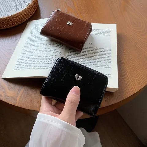 Women Trifold Wallet PU Leather Coin Purse Large Capacity Card Holder Crinkled Pattern Heart Buckle Vintage Handheld Wallet