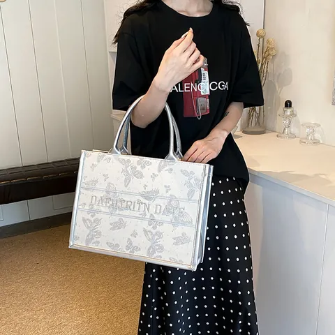 Borsa Tote da Donna con Stampa Farfalle Grande Capacità Argento Bianco in Pelle PU Portatile con Cinturino a Lettera per Pendolarismo