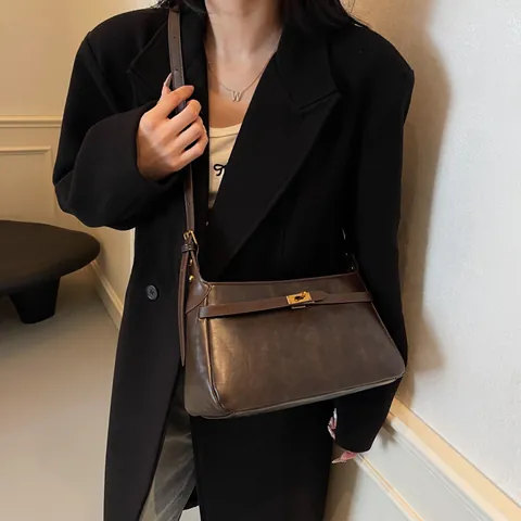 Vintage PU Leder Minimalistische Umhängetasche Für Damen Gold Metallschloss Schnalle Retro Chic Pendeln Unterarm Tasche Handtasche