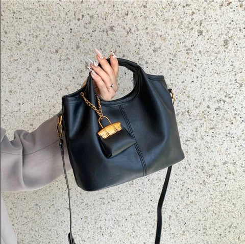 Vintage PU Leder Beuteltasche Für Damen Nische Design Top Griff Umhängetasche Mit Mini Taschenanhänger Pendeln Handtasche