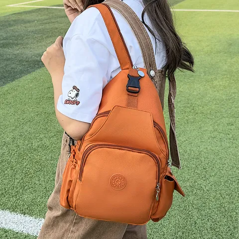 Sac Bandoulière Mode en Nylon pour Femme Multipoches Grande Capacité Sac de Poitrine pour Voyage Sport Décontracté Quotidien