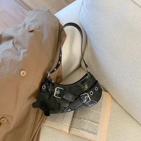 Women Vintage Underarm Bag PU Leather Belt Buckle Metal Eyelets Punk Y2K Style Shoulder Bag With Animal Charm Daily Purse