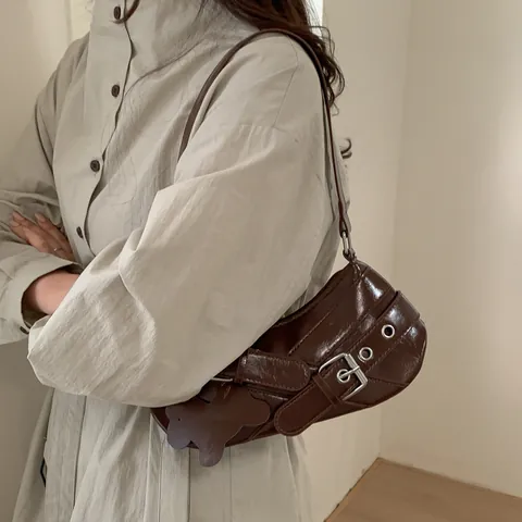 Women Vintage Underarm Bag PU Leather Belt Buckle Metal Eyelets Punk Y2K Style Shoulder Bag With Animal Charm Daily Purse