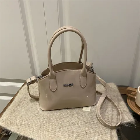 Borsa a Mano da Donna in Vernice Design di Nicchia Borsa da Sottoascella Lucida Versatile Borsa a Tracolla Forma a Conchiglia Urbana Piccola