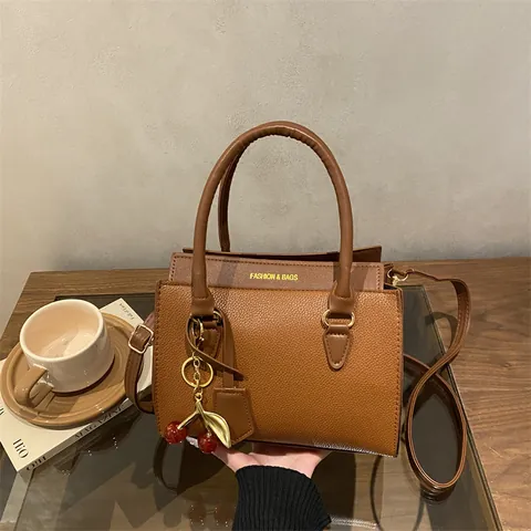 Damen Mode PU Leder Farbblock Tote Tasche Lässig Tägliche Kleine Quadratische Tasche Handtasche Umhängetasche Mit Kirschanhänger
