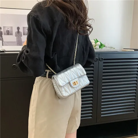Women's Quilted PU Leather Chain Crossbody Bag Vintage Small Square Flap Shoulder Bag With Metal Turn Lock Handbag