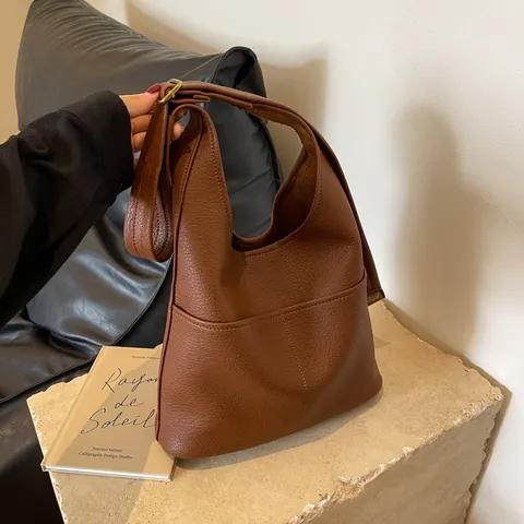 Sac Hobo pour Femmes en Cuir PU à Motif de Litchi Grande Capacité Avec Pochette Sac à Épaule Minimaliste Urbain