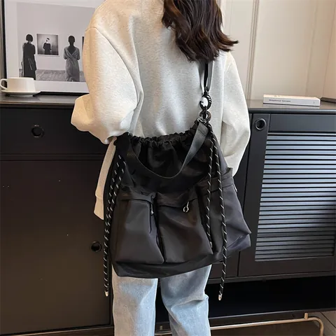 Women Large Capacity Oxford Cloth Shoulder Bag Multi Pocket Functional Messenger Bag Casual Street Style Tote Bag Black