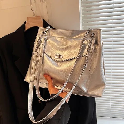 Bolso Tote de Gran Capacidad en Cuero Sintético Brillante Con Correa de Cadena Cierre de Giro Bolso de Hombro para Mujer Moda
