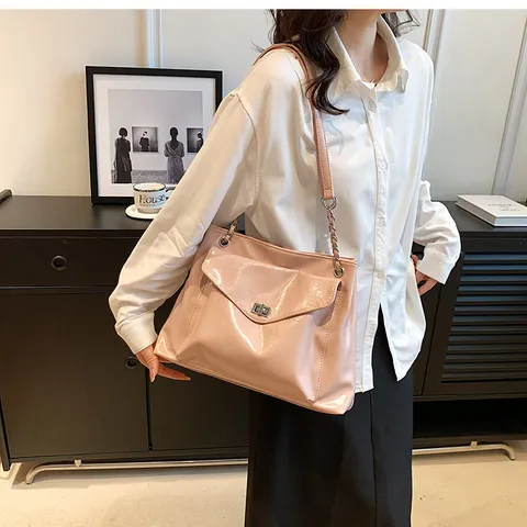 Bolso Tote de Gran Capacidad en Cuero Sintético Brillante Con Correa de Cadena Cierre de Giro Bolso de Hombro para Mujer Moda
