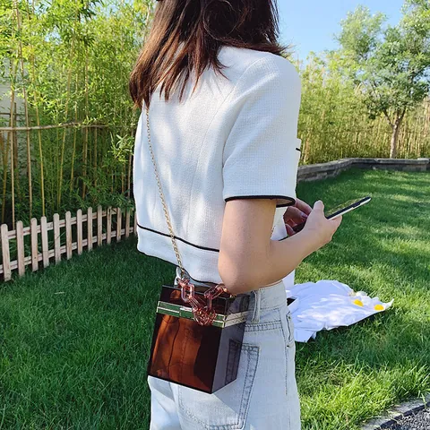 Women Clear Acrylic Box Handbag Transparent Square Crossbody Bag With Metal Chain Strap Summer Fashion Small Party Clutch Purse