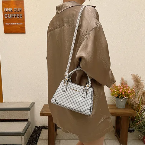 Bolso de Mano Retro con Patrón Geométrico para Mujer Cuero PU Bolso de Bandolera Cuadrado Pequeño con Correa Ajustable Herrajes Dorados