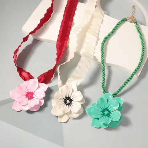Fashion Alloy Enamel Flower Pendant Necklace For Women Pleated Satin Ribbon Choker Sweet Vintage Style Jewelry Accessories