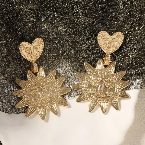 Retro Bohemian Sun God Face Heart Dangle Earrings For Women Zinc Alloy Gold Silver Electroplated Statement Jewelry Accessory