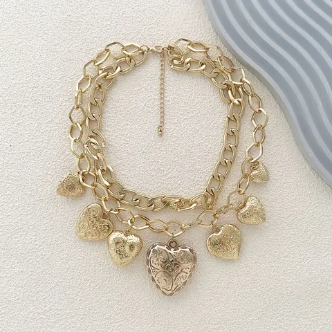 Collier Chaîne Dorée Multi-rangs Baroque Vintage pour Femmes Pendentif Cœur en Relief Bijoux Hip Hop Punk en Alliage Épais