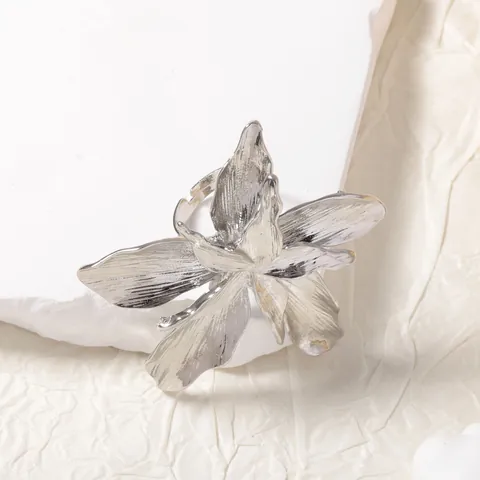 Vintage Exaggerated Flower Zinc Alloy Open Ring For Women Brushed Metallic Floral Statement Finger Jewelry Gold Silver Plated