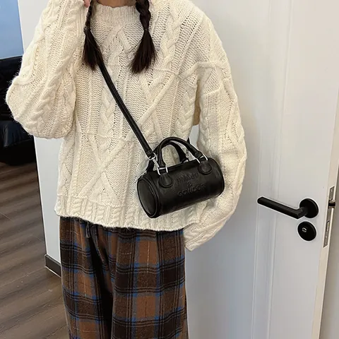 Damen Retro PU Leder Boston Tasche Minimalistisch Geprägte Buchstaben Zylindertasche Mit Verstellbarem Schultergurt Alltag Umhängetasche