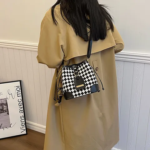 Vintage Houndstooth Bucket Bag For Women Fashion Knit PU Leather Patchwork Crossbody Bag With Rabbit Pendant Daily Shoulder Bag