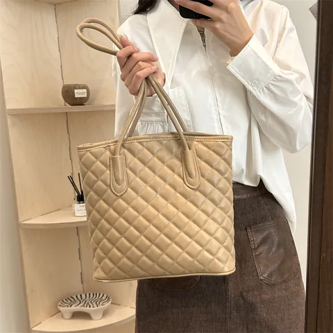 Bolso Tote de Cuero PU Acolchado de Moda para Mujer Gran Capacidad Bolso de Hombro Axila Patrón de Rombos Color Sólido Bolso Elegante