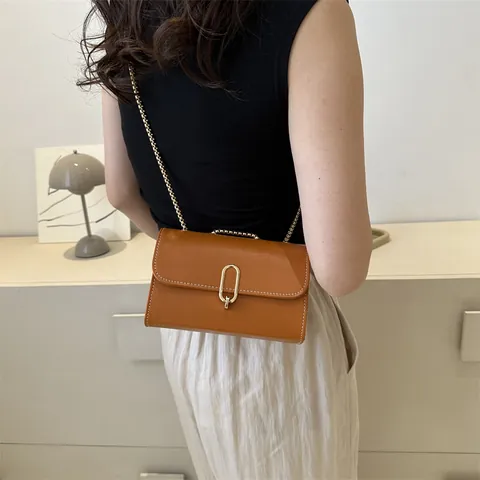Minimalistische PU-Leder Kleine Quadratische Tasche Für Damen Goldkette Schulter-Umhängetasche Mit Kontrastnähten Und Metallo-Verschluss