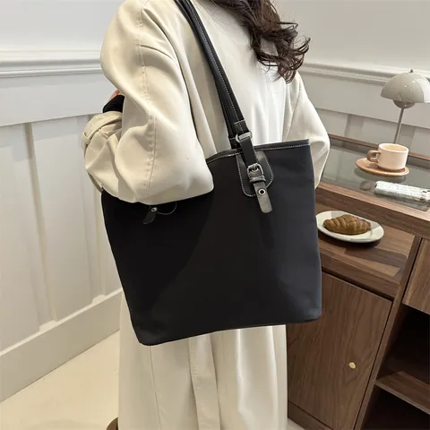 Bolso Tote de Gran Capacidad para Mujer Minimalista Lona PU Empalme Conmutar Bolso de Hombro Moda Color de Contraste