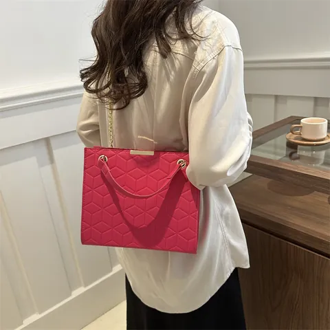 Bolso de Hombro para Mujer de Cuero PU con Relieve Geométrico Bolso Bandolera Casual Gran Capacidad Con Correa de Cadena de Metal