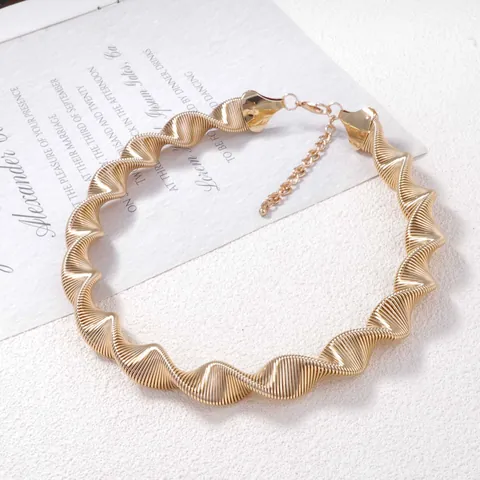 Collana Girocollo Punk in Metallo a Spirale Intrecciata per Donna Placcata in Oro a Righe Ondulate Gioielli per Feste
