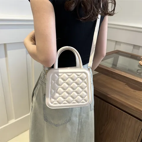 Mode PU Leder Gesteppt Umhängetasche Minimalistisch Kleine Quadratische Handtasche Mit Griff Verstellbarem Riemen Für Damen