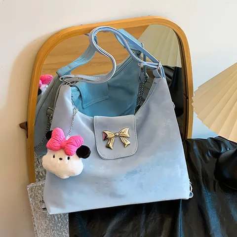 Dames Mode PU Leer Hobo Tas Strik Decor Metalen Ketting Schoudertas Kleine Onderarm Crossbody Tas Met Pluche Hanger