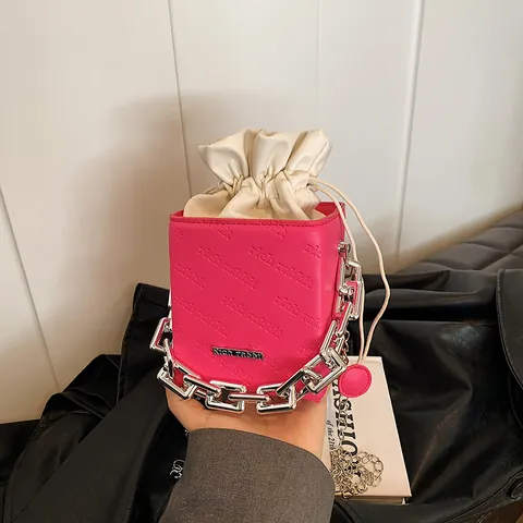 Bolso de Hombro de Moda para Mujer Forma de Caja Cuero de PU con Relieve de Letras y Bolsa Interior con Cordón con Cadena de Metal Plateado