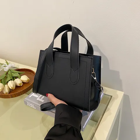 Women Minimalist PU Leather Shoulder Bag Large Capacity Commuter Handbag With Adjustable Strap Daily Fashion Square Bag