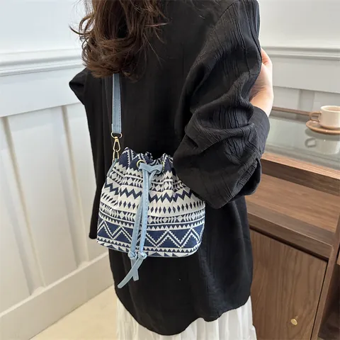 Women Ethnic Woven Bucket Bag Retro Geometric Floral Drawstring Shoulder Bag Small Bohemian Travel Crossbody Bag