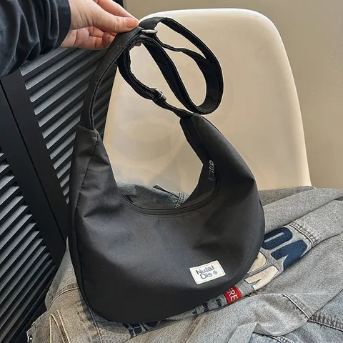 Bolso Dumpling de Tela Oxford para Mujer Estilo Japonés Impermeable Ligero Bolso Bandolera Pequeño Estudiante Casual Color Sólido Bolso de Hombro