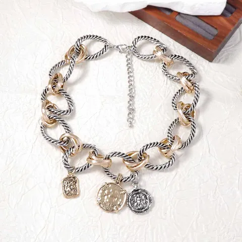Collier Femme Vintage en Alliage de Métal Mixte Tons Or et Argent Avec Pendentif Médaillon Pièce et Chaîne à Gros Maillons pour Fête