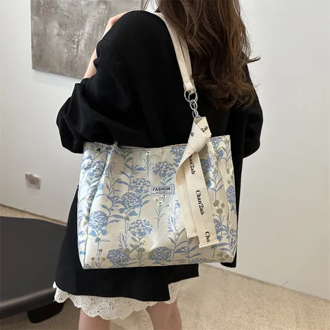 Bolso Tote de Lona Floral Artístico para Mujer Gran Capacidad Bolso de Hombro Con Cadena de Plata y Cinta de Letras Azul