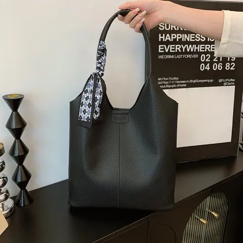 Women Large Capacity Lychee Pattern PU Leather Tote Bag With Satin Scarf Urban Minimalist Commuter Shoulder Bag