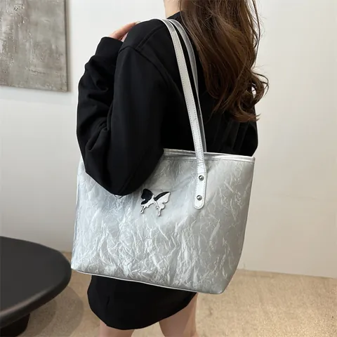 Borsa Tote da Donna Grande Capacità Trama Gualcita Pelle PU Borsa a Mano Con Decorazione Farfalla Metallo Borsa a Spalla