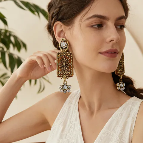 Vintage Baroque Floral Dangle Earrings Alloy Rhinestone Resin Hollow Out Bohemian Palace Style Women Jewelry Accessories