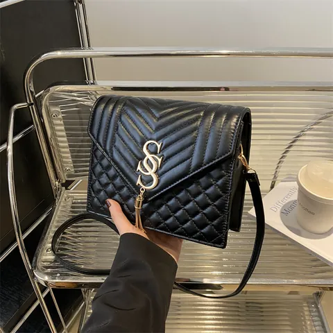 Women Quilted PU Leather Shoulder Crossbody Bag Gold Metal Tassel Flap Small Square Handbag Solid Color Fashion Sling Bag