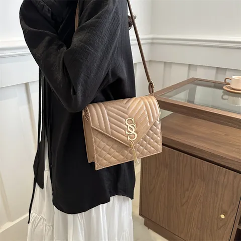 Women Quilted PU Leather Shoulder Crossbody Bag Gold Metal Tassel Flap Small Square Handbag Solid Color Fashion Sling Bag